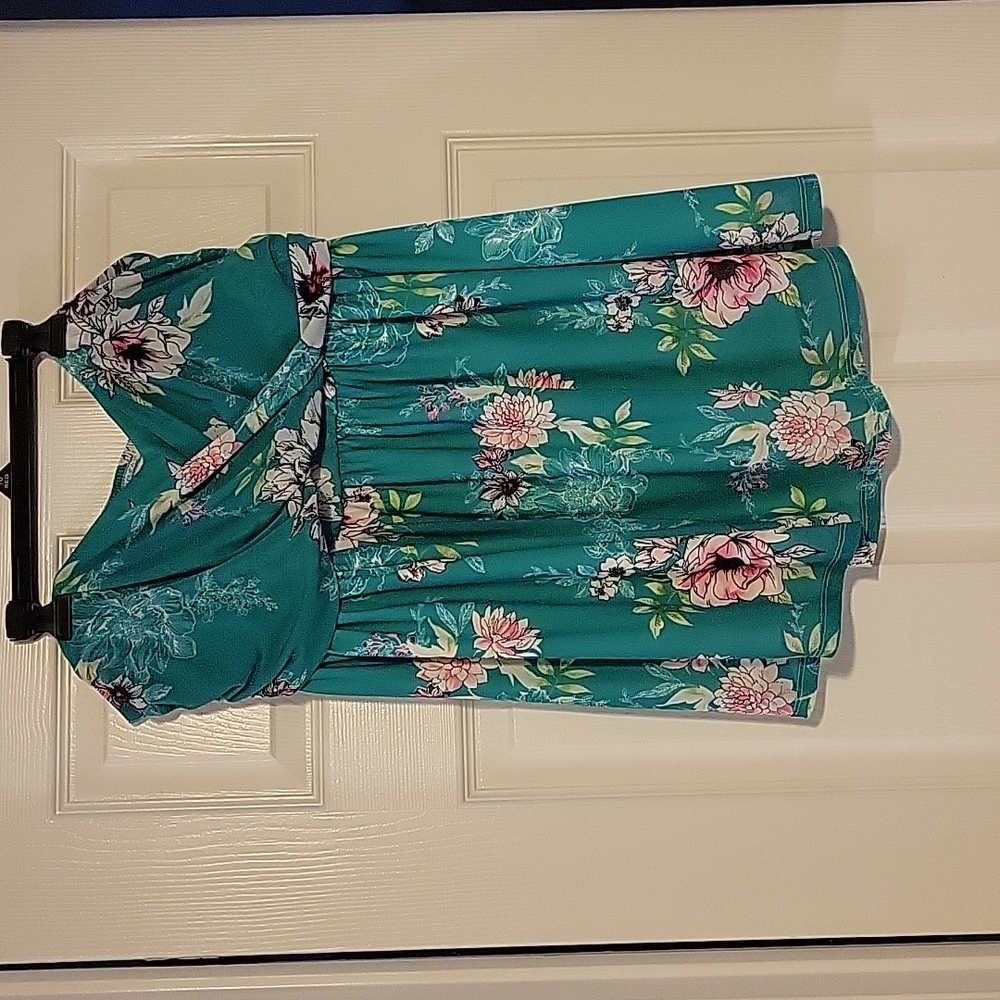 Torrid green flora strapless blouse size 2
